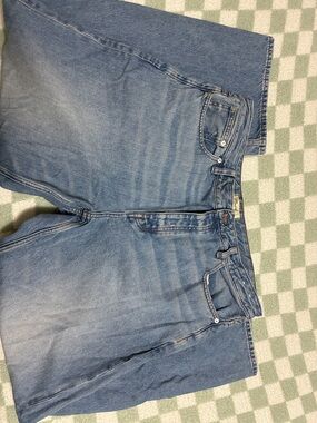 Madewell The Curvy Darted Barrel-Leg Jean